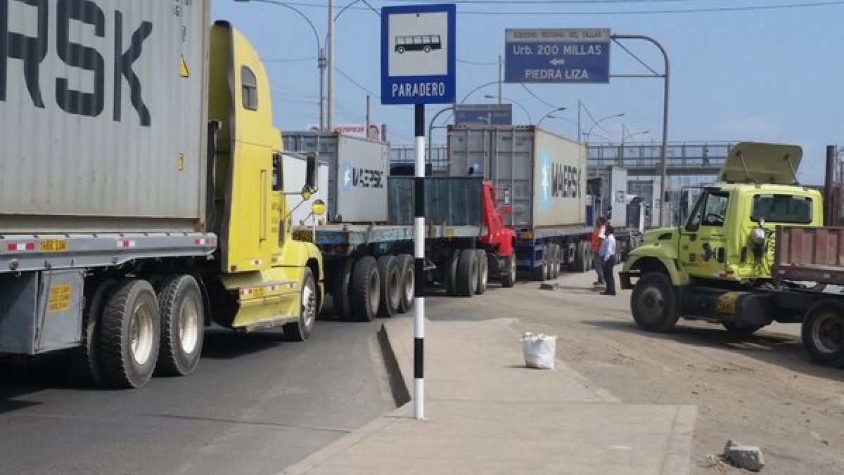 CAOS EN NESTOR GAMBETTA PERJUDICA COMERCIO EXTERIOR.