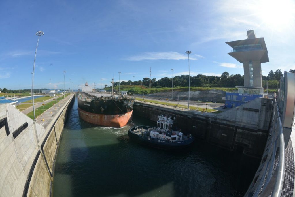 PRIMER BUQUE DE GRANELES TIPO NEO PANAMAX CRUZA EL CANAL DE PANAMÁ AMPLIADO